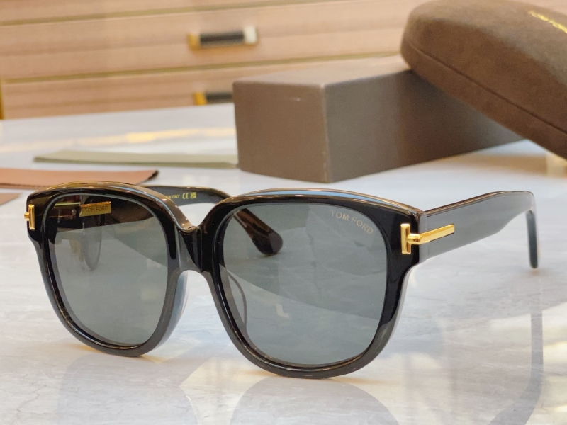 TOM FORD